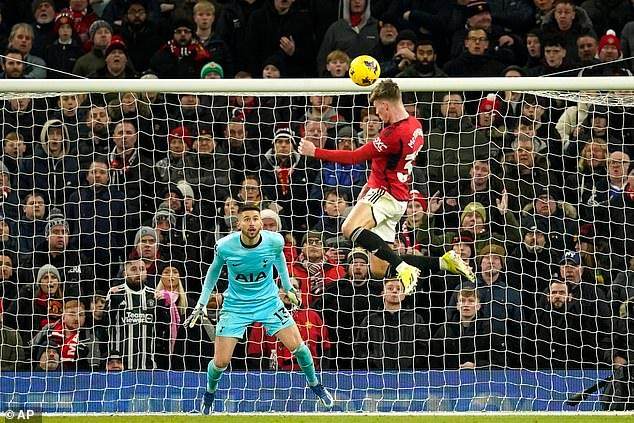 皇冠APP下载-林良锋：眼光不准还固执，滕哈赫用人策略糟糕透顶