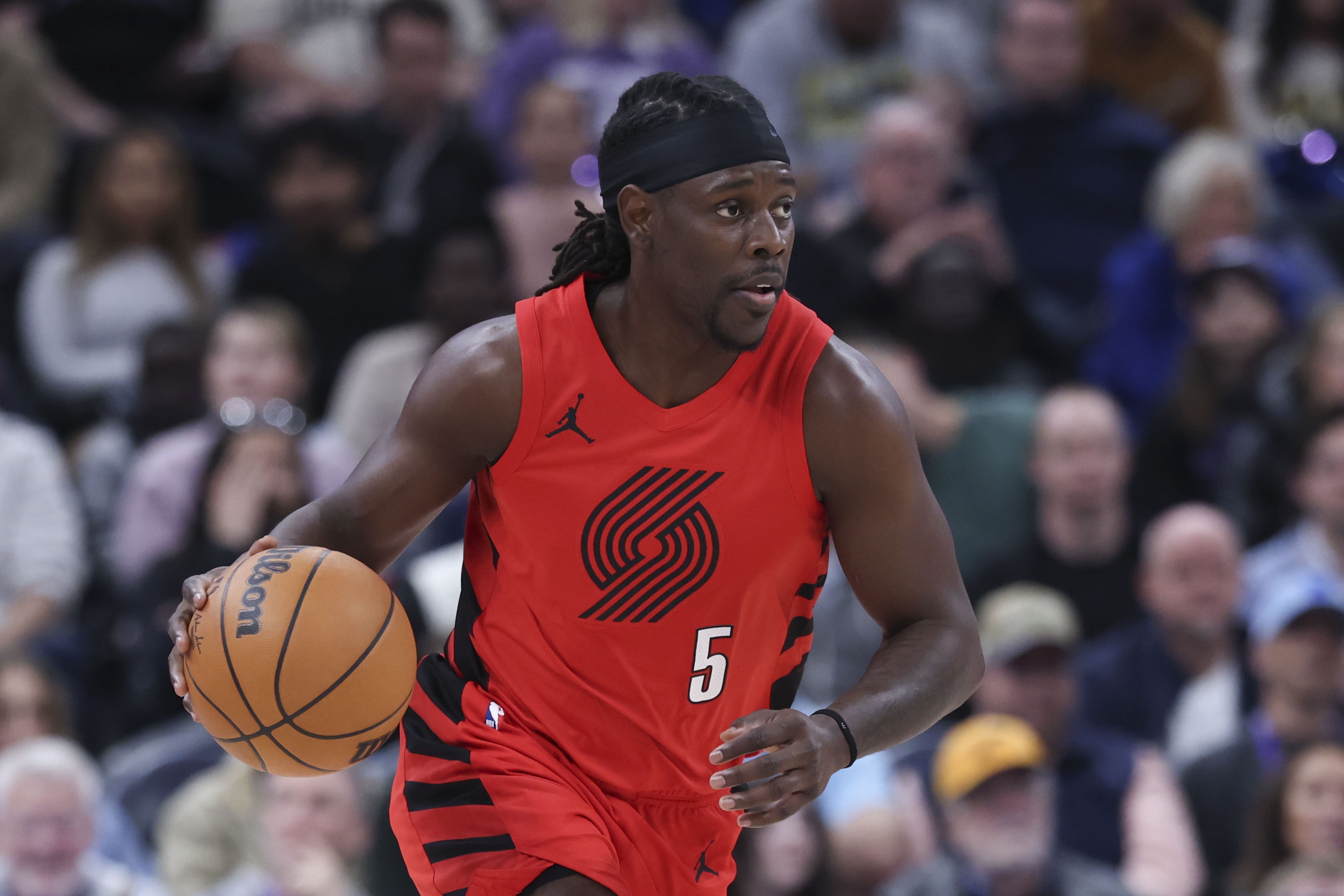 皇冠最新平台-无敌了！霍勒迪连续胯下运球控时间压哨三分球命中 末节已经14分